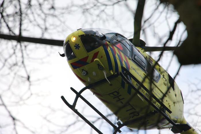 Traumahelikopter landt voor incident in woning