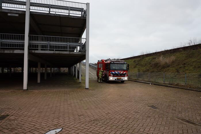 Kerstbomen in brand gestoken in parkeergarage