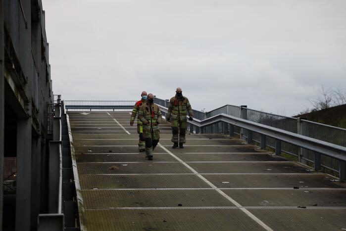 Kerstbomen in brand gestoken in parkeergarage