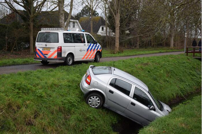 Automobilist belandt in sloot
