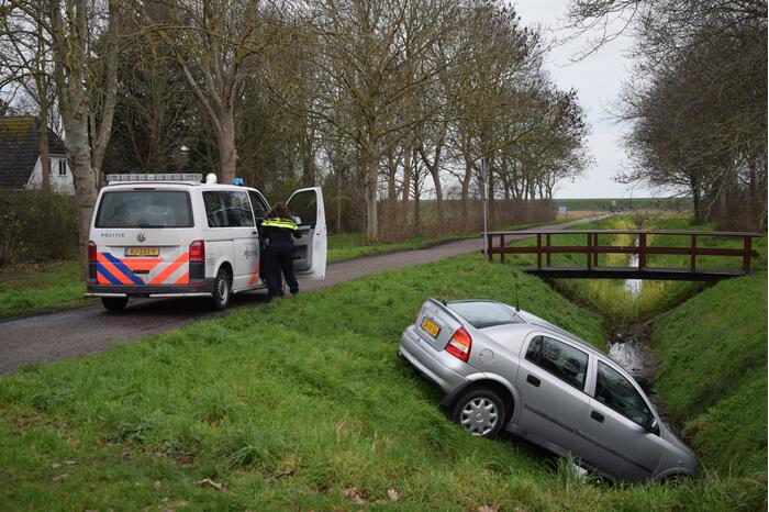Automobilist belandt in sloot