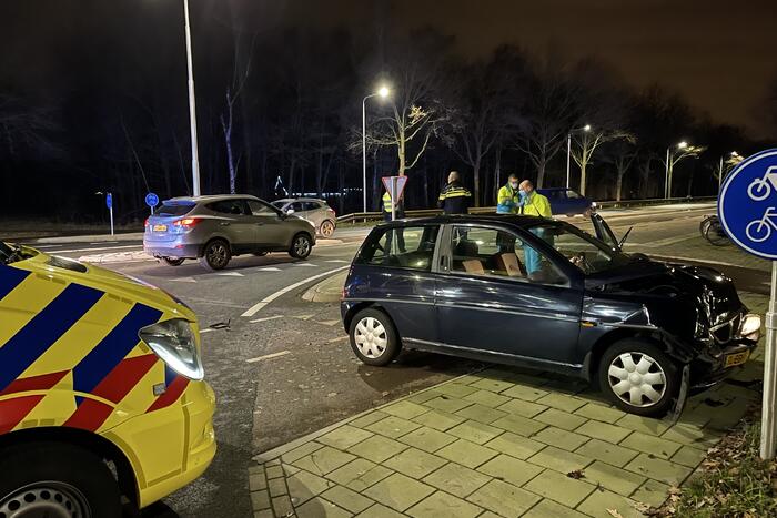 Veel schade bij ongeval tussen twee auto's