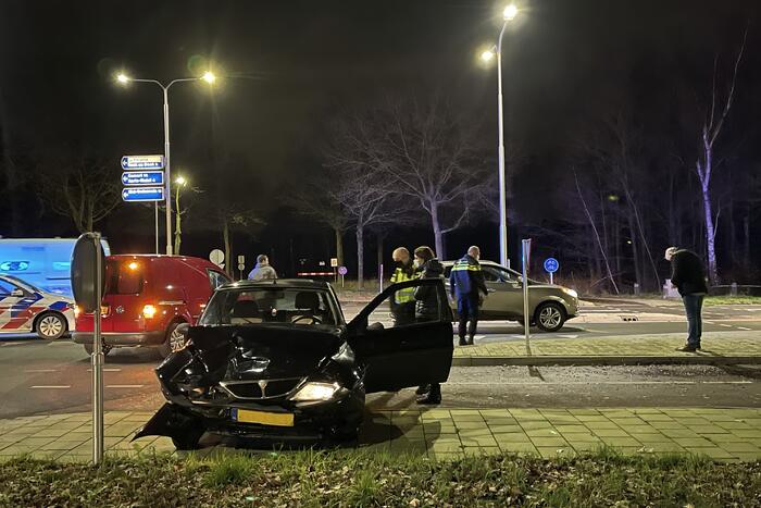 Veel schade bij ongeval tussen twee auto's