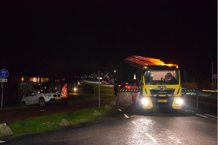Auto belandt bijna in sloot