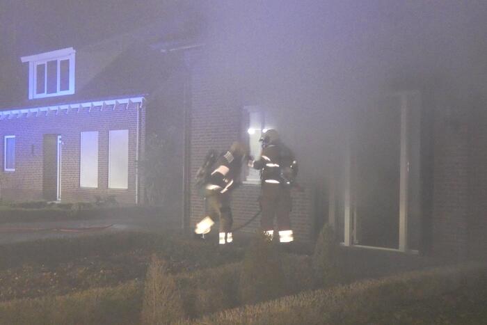 Veel rook bij brand in woning