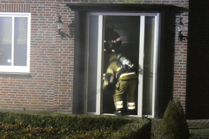 Veel rook bij brand in woning