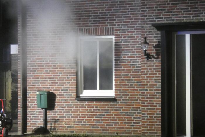 Veel rook bij brand in woning