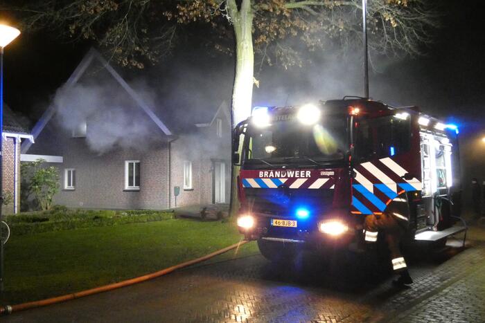 Veel rook bij brand in woning