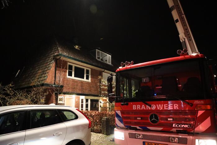 Brand in schoorsteen van woning
