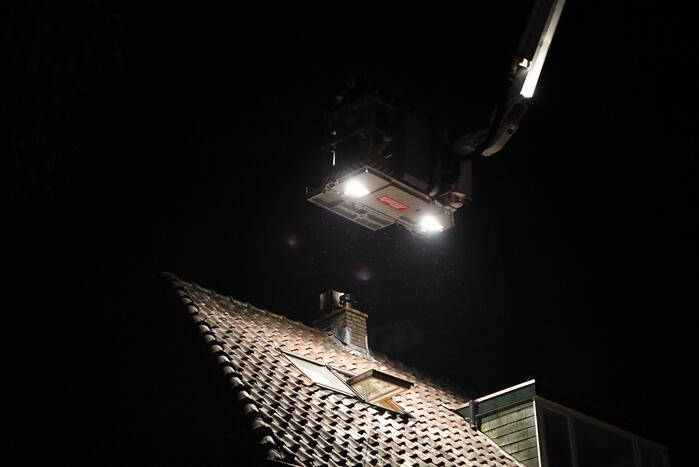 Brand in schoorsteen van woning