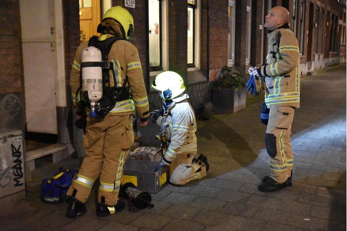 Opgehoopt roet in schoorsteen zorgt voor brand