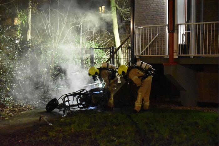 Scooter verwoest door brand