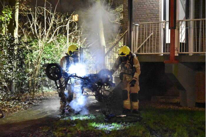 Scooter verwoest door brand