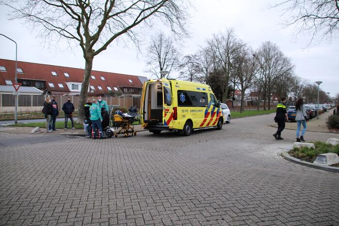 Man op scootmobiel aangereden door auto