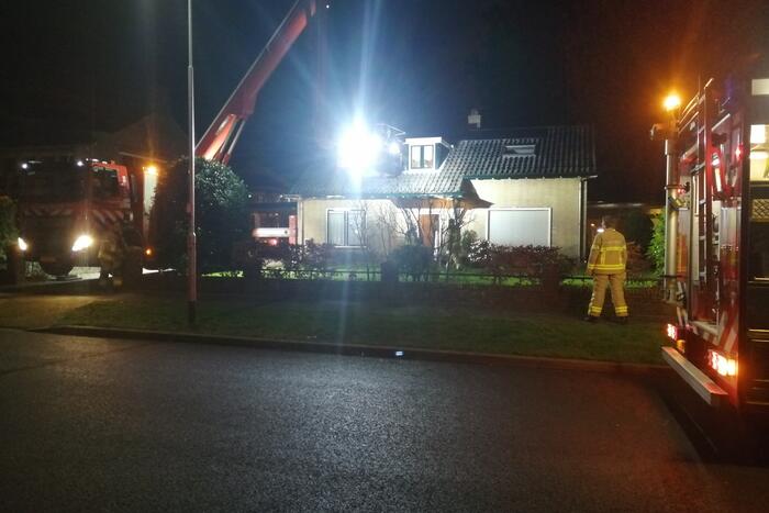 Brand in schoorsteen van woning