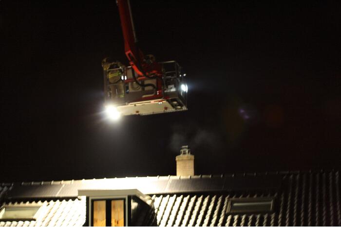 Brand in schoorsteen van woning
