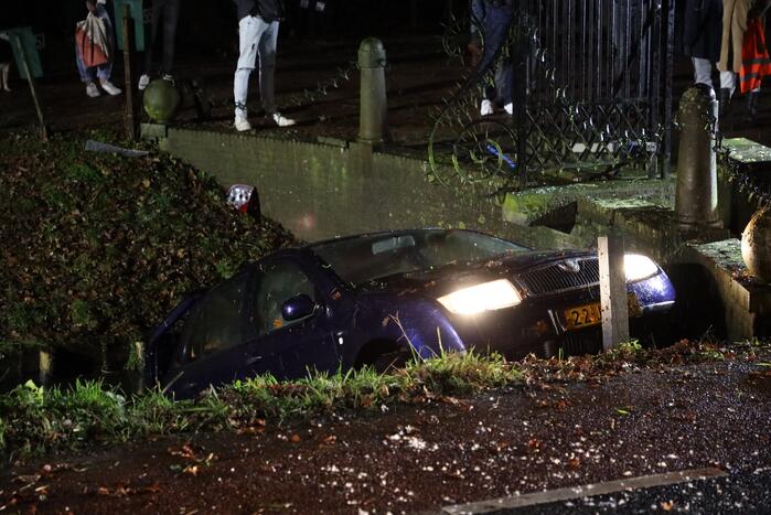 Auto te water geraakt