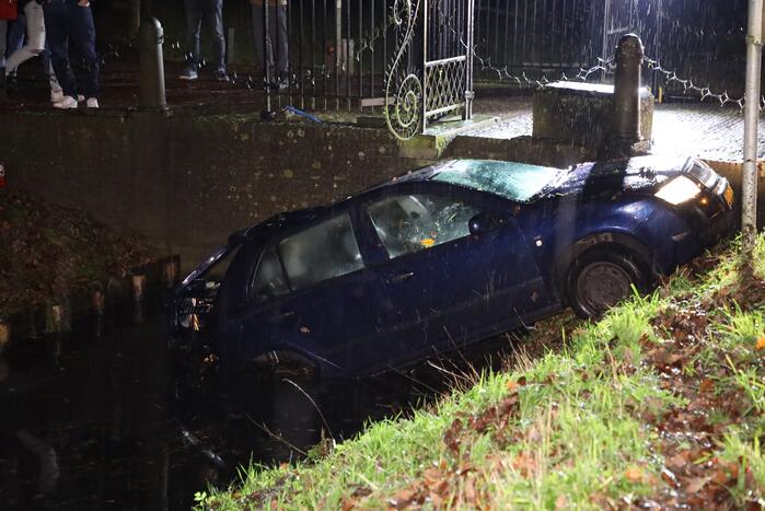 Auto te water geraakt