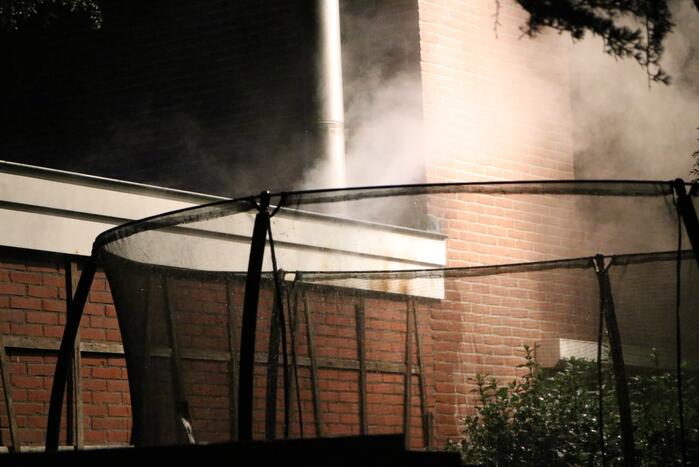 Veel rookontwikkeling bij brand in woning
