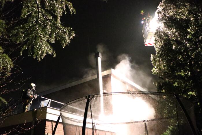 Veel rookontwikkeling bij brand in woning