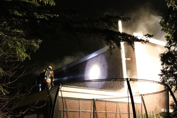 Veel rookontwikkeling bij brand in woning
