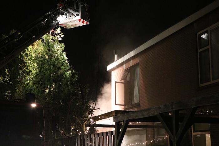 Veel rookontwikkeling bij brand in woning