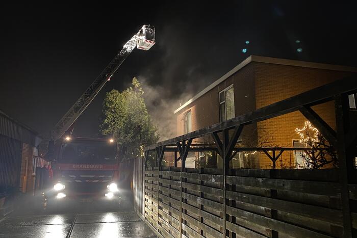 Veel rookontwikkeling bij brand in woning