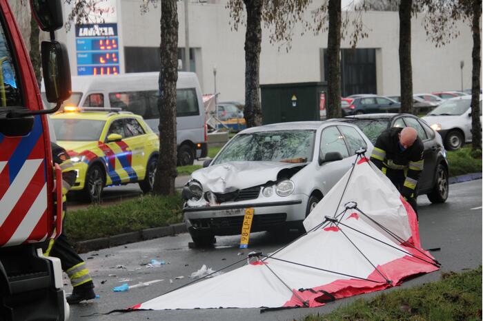 Ernstige aanrijding tussen twee auto's