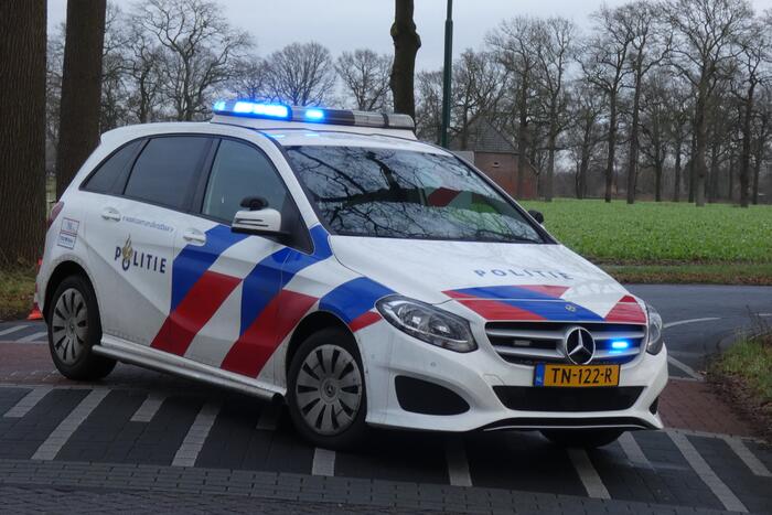 Auto belandt in greppel