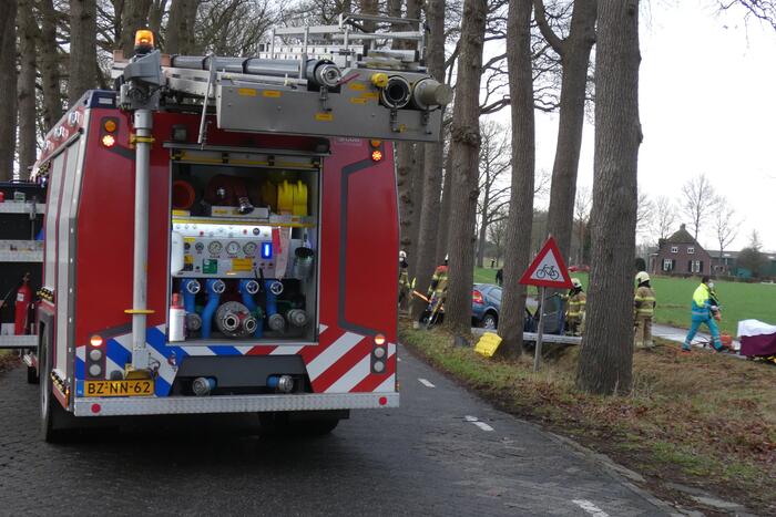 Auto belandt in greppel