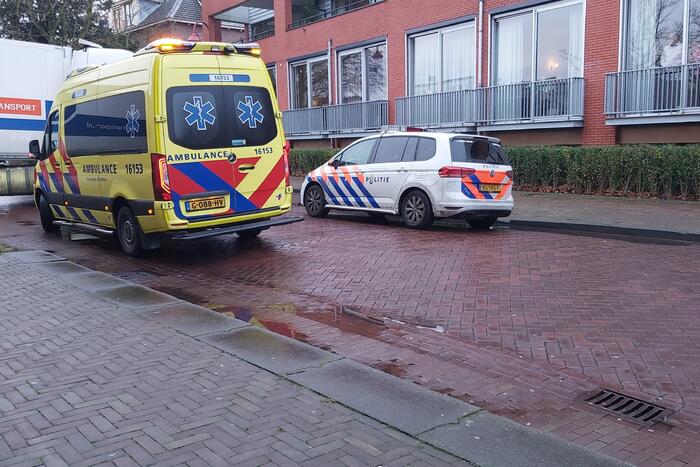 Vrouw gewond bij botsing met vrachtwagen