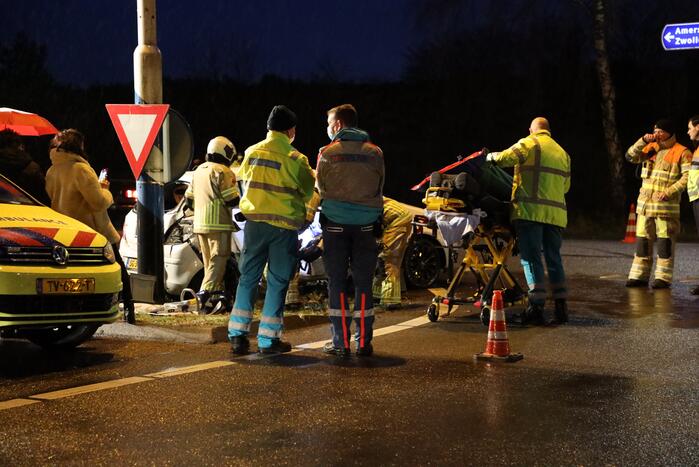 Persoon gewond bij botsing op kruising