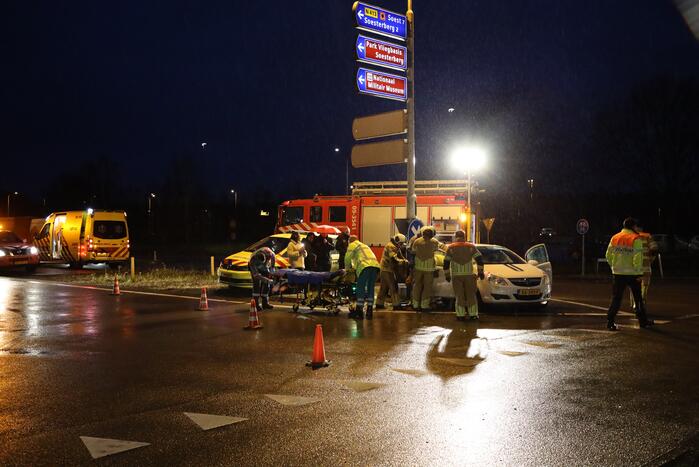 Persoon gewond bij botsing op kruising