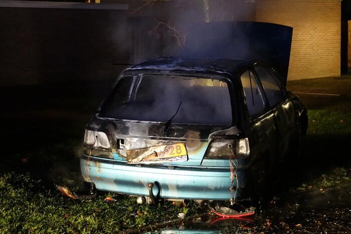 Auto verwoest door brand