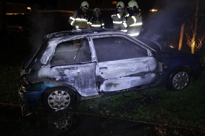 Auto verwoest door brand