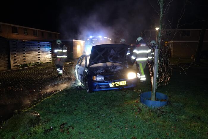 Auto verwoest door brand