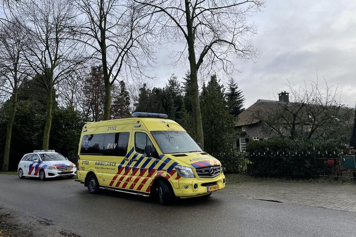 Man maakt lelijke val met elektrische fiets