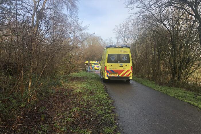 Twee personen gewond bij ongeval op gladde brug