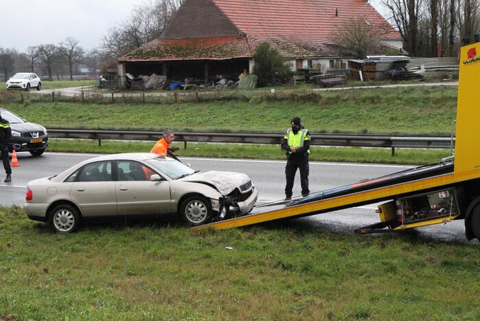 Auto ramt reclamebord in berm