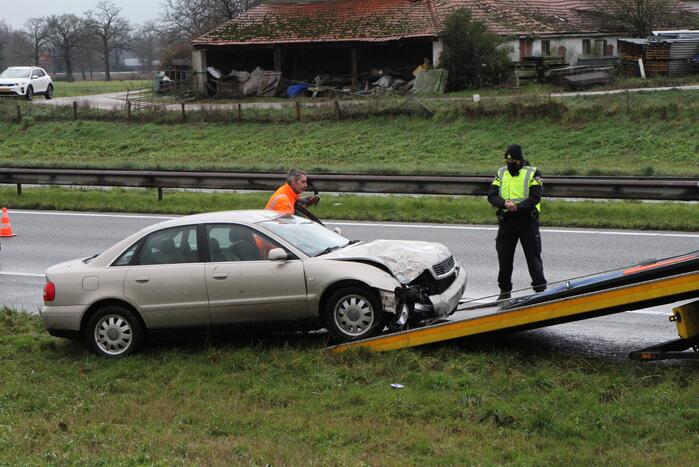 Auto ramt reclamebord in berm