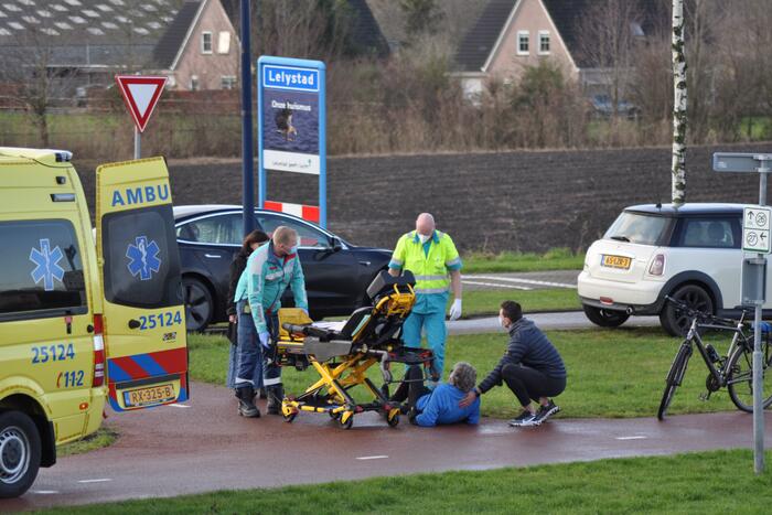 Fietser gewond bij aanrijding op oversteekplaats