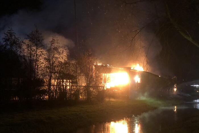 Tribune sportvereniging TOGB in brand