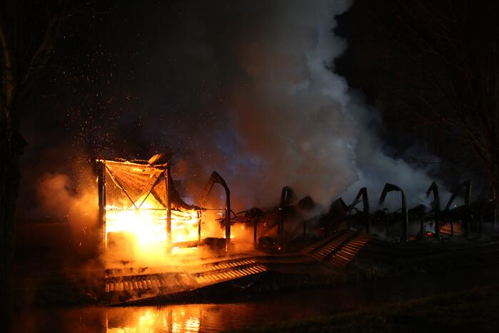 Tribune sportvereniging TOGB in brand