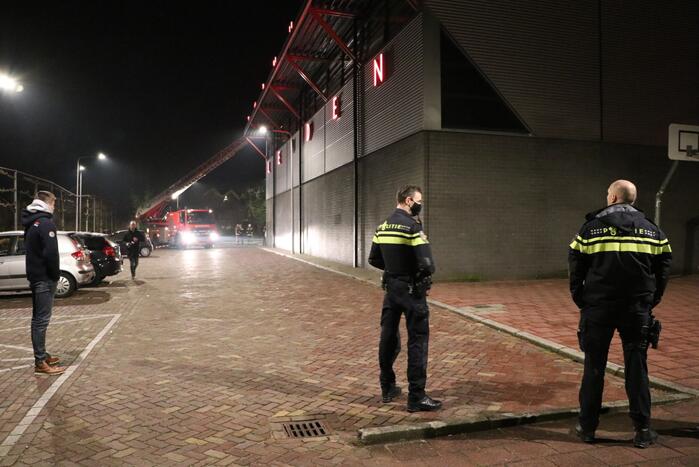 Brandweer doet onderzoek bij Turnhal