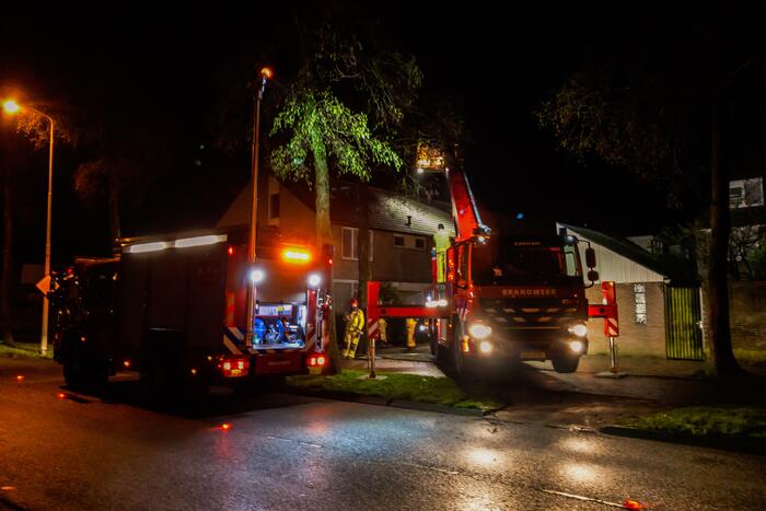Brand in schoorsteen van woning