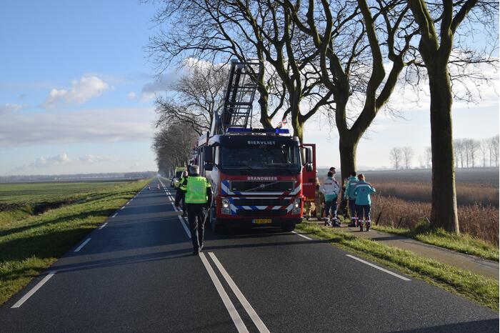 Auto aangetroffen in sloot, bestuurster overleden