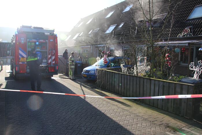 Brandweer blust zolderbrand