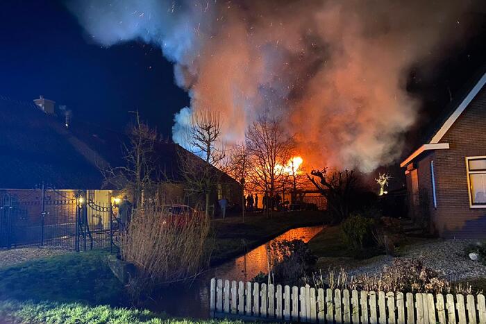 Grote brand verwoest schuur