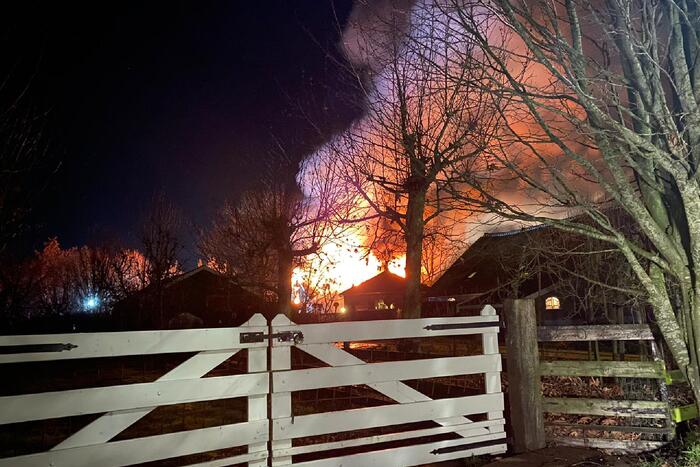 Grote brand verwoest schuur