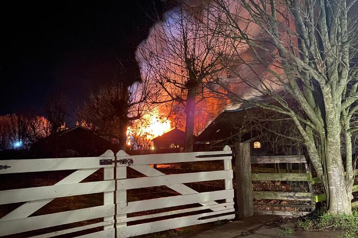Grote brand verwoest schuur